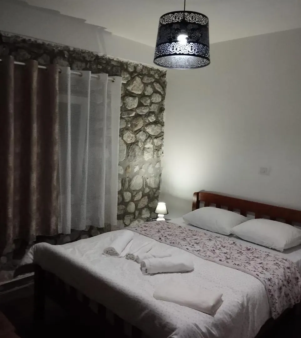 Hotel Bujtina Aroma E Malit Valbone