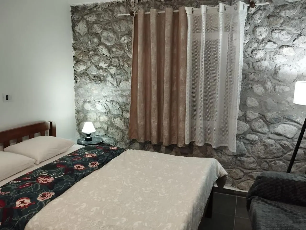 Hotel Bujtina Aroma E Malit Valbone
